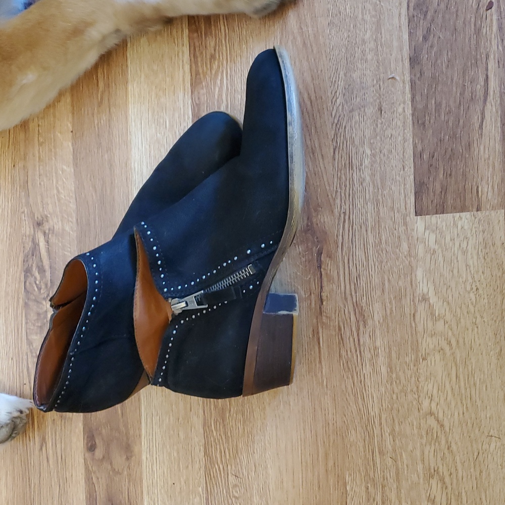 Lucky Brand Black Ankle Booties Leather Suede Silver Studs  Size 8.5 M - Picture 3 of 5